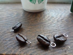 Coffee Bean Jewelry Diy, Coffee Bean Art Crafts, Coffee Bean Crafts Diy Projects, Coffee Beans Crafts, Crafts With Coffee Beans, Coffee Crafts Diy, Coffee Bean Crafts, Bean Crafts, Coffee Resin