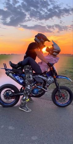 Romantic Couple Reference, Dirt Bike Couple, Bedroom Ideas Couples, Motocross Couple, Couple Bedroom Ideas, Motorcycle Couple Pictures, Couple Goal Romantic, Hands Couple, Country Couple Pictures