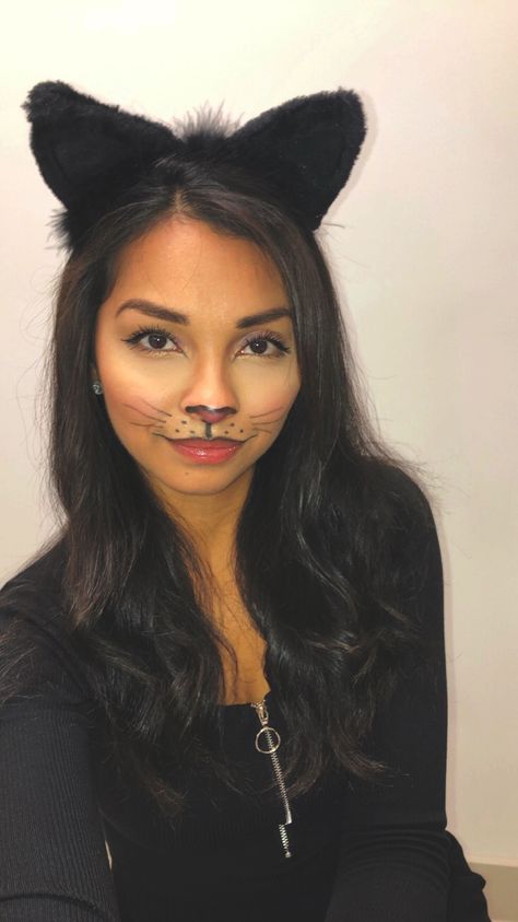 Cat makeup 🐱 Cute Black Cat Halloween Makeup, Cat Face Costume Make Up, Cat Makeup Halloween Aesthetic, Black Kitten Halloween, Black Cat Outfit Halloween Costume Ideas, Cat Face For Halloween Make Up, Chat Noir Halloween Costume, Cat Woman Face Makeup, Easy Animal Halloween Makeup