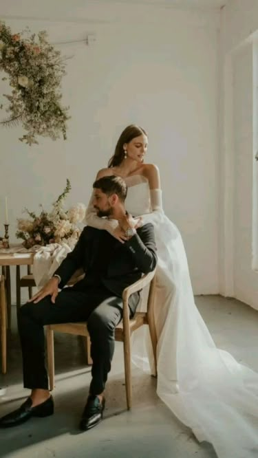 Modern Elopement, Strapless Wedding Dresses, Wedding Portrait Poses, Wedding Picture Poses, Wedding Photography Styles, Wedding Couple Poses, Wedding Photo Inspo, Wedding Photos Poses, Wedding Dresses Strapless