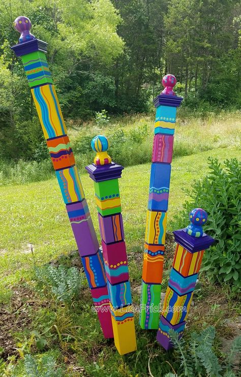 Garden Totem, Art Pole, Garden Totems, Bright Color Schemes, Gardening Projects, Garden Poles, Pole Art, Lawn Art, Garden Posts