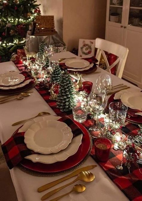 Christmas Dining Room Decor, Christmas Dining Table Decor, Christmas Dining Room, Christmas Dining Table, Christmas Dinner Table, Hosting Christmas, Creative Christmas Trees, Ideas Hogar, Beautiful Christmas Trees