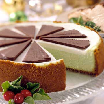 Mint-Chocolate Cheesecake Popular Cheesecake Flavors, Popular Cheesecake Recipes, Cheesecake Flavors, Mint Chocolate Cheesecake, Chocolate Cheesecake Recipe, Cheesecake Lovers, Mint Recipes, Creamy Cheesecake, Cheesecake Recipe