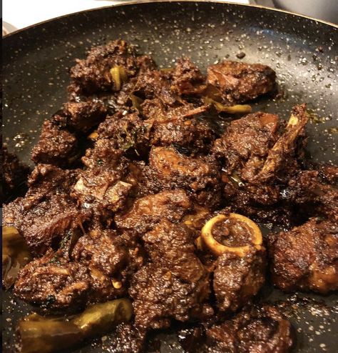 Mutton Pepper Fry, Mutton Dry Recipes, Dry Mutton Recipes, Roast Mutton, Lamb Bhuna, Lamb Meals, Mutton Dishes, Vegetarian Curries, Persian Dishes