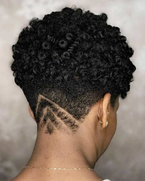 Short Curly Hairstyle with Shaved Nape Short Natural Haircuts, Balayage Bob, Tapered Natural Hair, Natural Hair Cuts, Latest Short Haircuts, Braids Styles, Easy Hairstyles For Medium Hair, Pelo Afro, Short Black Hairstyles