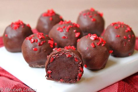 Exploding Truffles Recipe with Pop Rocks Pop Rock Candy Recipe, Pop Rocks Dessert, Pop Rock Desserts, Truffle Pizza, Truffles Recipe, Dark Chocolate Truffles, Candy Truffles, Oreo Truffles, Truffle Recipe Chocolate