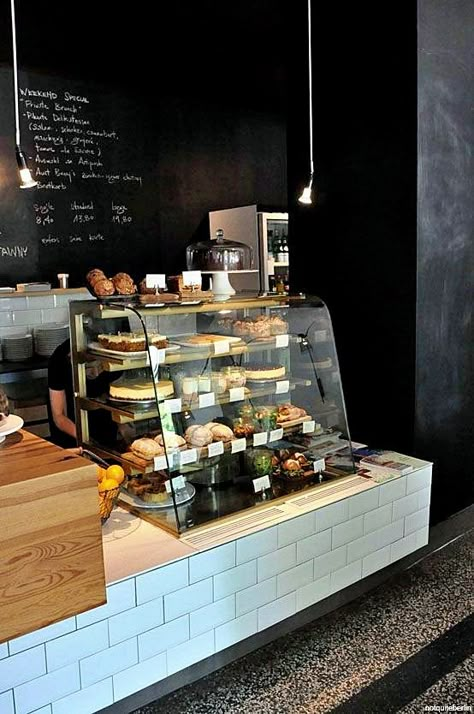 Food Display Counter, Food Counter, Cafe Counter, Bakery Interior, Coffee Shop Ideas, Bakery Display, Cafe Bistro, Bakery Design, Cafe Ideas