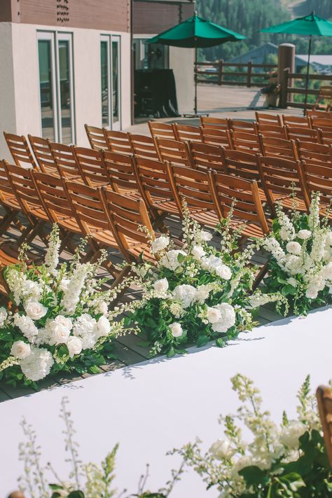 White Flowers Lining Wedding Aisle, Wedding Ceremony Aisle Flowers, Snapdragon Wedding, Floral Hedge, Ceremony Aisle Flowers, Green Wedding Ceremony, Floor Arrangements, Delphinium White, White Delphinium