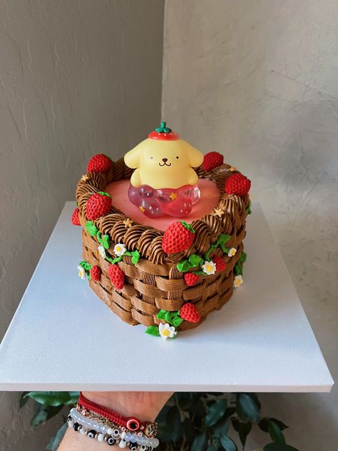 Pompompurin Birthday Cake, Hello Kitty Strawberry Cake, Purin Food, Pompompurin Birthday Party, Pompompurin Strawberry, Pompompurin Birthday, Pompompurin Cake, Sanrio Cake, Strawberry Shortcake Birthday Cake