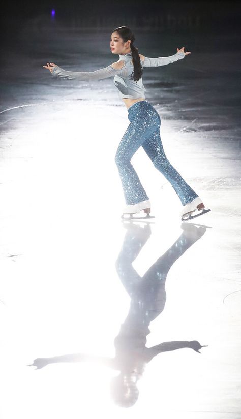 All That Skate 2019 / Figure Skating Queen YUNA KIM Figure Skater Outfit, Yuna Kim, Genshin Figure Skating, Female Figure Skater Aesthetic, Yuna Kim Skating, Kim Yuna Skating, Skater Jacket, Female Figure Skater, Figure Skating Alexandra Trusova