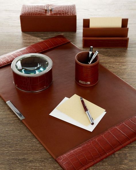 Diy Desk Accessories, Leather Desk Accessories, Old Tables, Brown Leather Couch, Instyle Decor, Office Desk Accessories, Colored Glass Vases, Leather Desk, Leather Office