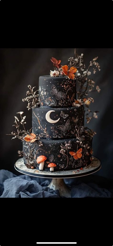 Gothic Wedding Cakes, Witchy Wedding Cake, Rustic Gothic Wedding, Gothic Sweet 16, Dark Wedding Cake, Emerald Green Wedding Cake, Goth Wedding Cake, Black And Gold Wedding Cake, Moody Wedding Cake