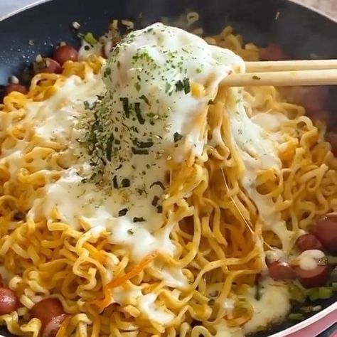 Spicy Cheese Ramen, Ramen With Cheese, Carbonara Noodles, Ramen Cheese, Fancy Ramen, Foodie Influencer, Spicy Food Mexican, Cheese Ramen, Spicy Ramen Noodles