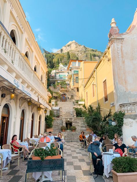 #italy #italytrip #summer #vibes #vacation #vacay #destination #sicily Cisily Italy, Sicily Streets, Taormina Wedding, Sicily Italy Aesthetic, Italy In October, South Italy, Italy Vibes, Mediterranean Summer, Sunny Season