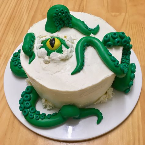 Kraken / Cthulhu / Octopus cake - Vegan buttercream and fondant Squid Birthday Cake, Kraken Birthday Cake, Sea Monster Cake, Sea Monster Birthday Party, Octopus Cake Ideas, Cthulhu Cake, Cake Character Design, Octopus Birthday Cake, Kraken Cake