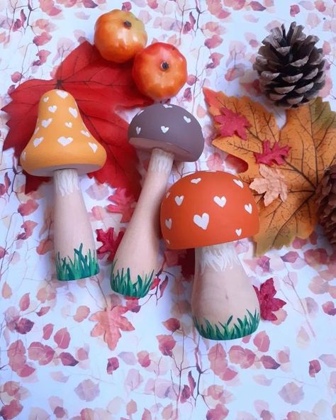 Painted Mushrooms Wooden, Painted Wooden Mushrooms Ideas, Wooden Mushrooms Painted, Painted Wood Mushrooms, Painted Wooden Mushrooms, Wood Mushrooms, Painted Mushrooms, Mushroom Stuff, Fairy Toadstool