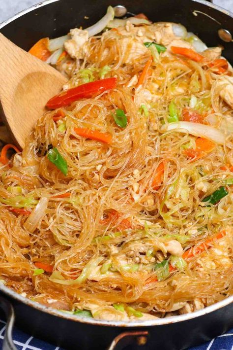 Rice Noodle Chicken Soup, Rice Noodle Recipes Easy Soup, Chicken Stir Fry With Rice Noodles, Saifun Noodles Recipe, Spring Noodles, Pad Woon Sen Recipe, Glass Noodle Recipes, Rice Noodle Stir Fry, Glass Noodles Recipe