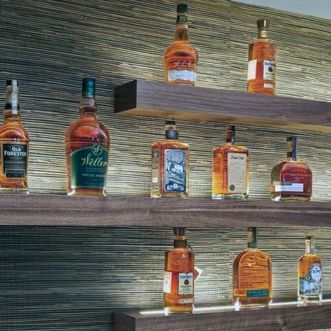 Home Mini Bar Ideas, Bar Shelves Ideas, Mini Bar Ideas, Bar In Kitchen, Home Mini Bar, Ideas Terraza, Bourbon Room, Liquor Shelf, Home Bar Areas