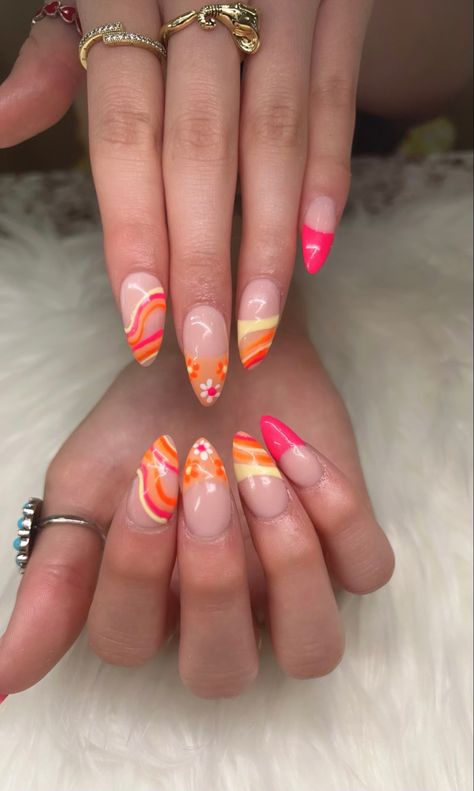 Groovy colorful summer nail inspo Groovy Nail Art, Groovy Nails, School Nails, Nail Art Designs Videos, Short Acrylic, Nail Idea, Nails For Kids, Nature Kids, Summer Nail