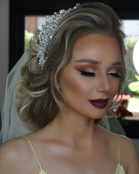 November Wedding Makeup Brides, Bride Makeup Burgundy, Christmas Wedding Makeup Brides, Christmas Bridal Makeup, Berry Lip Bridal Makeup, Moody Romantic Wedding Makeup, Shimmer Wedding Makeup, Bridal Makeup Glitter, Christmas Wedding Makeup