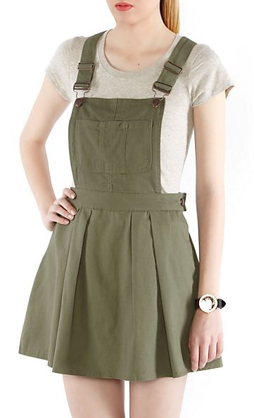 Green Skirt Overalls, Overalls Outfit Drawing, Overalls Skirt Outfit, Dress Overalls Outfits, Green Overall Dress, Overall Skirt Outfit, Cute Overall Dress, Dark Green Skirt, Oc Clothes