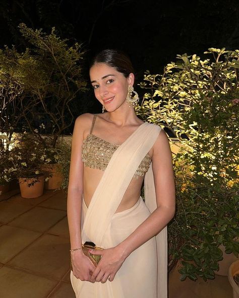 Istanbul Wedding, Ananya Pandey, Diwali Outfits, Ananya Panday, Indian Sari Dress, Bridesmaid Saree, Traditional Indian Dress, Bollywood Outfits, Casual Indian Fashion