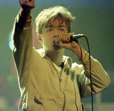 Damon Albarn Aesthetic, Blur Band, Jamie Hewlett, Damon Albarn, I'm With The Band, British Men, Gorillaz, 인물 사진, Pretty Men