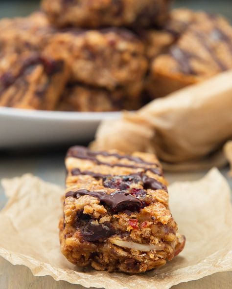 Chewy Oatmeal Bars, Bake Oatmeal, Oatmeal Breakfast Bars, Vegan Oatmeal, Vegan Bar, Hiking Food, Protein Snack, Oatmeal Bars, Rice Cereal