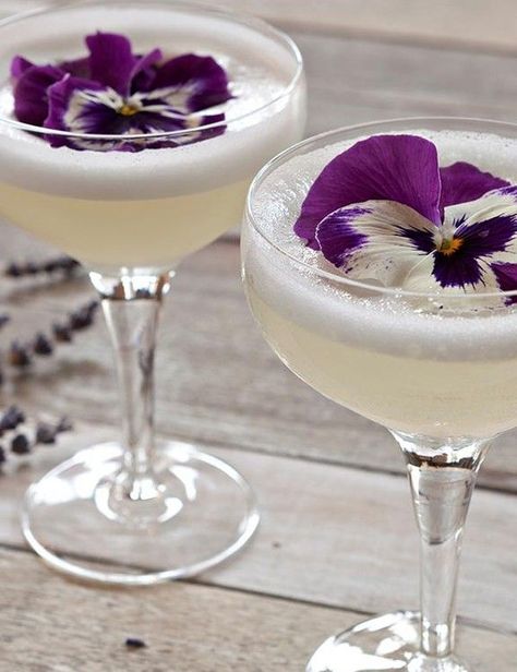 Botanical Cocktails, Prosecco Cocktails Easy, Violet Liqueur, White Lady Cocktail, Gin Ideas, Easy Gin Cocktails, Best Gin Cocktails, Bach Flowers, Prosecco Cocktails