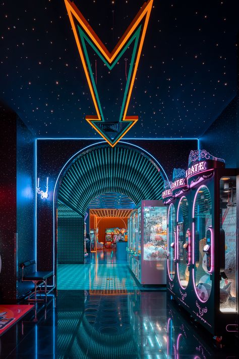 Neon Painting, Exhibition Booth, Salou, Retro Futuristic, Sports Bar, Booth Design, Pop Up Store, Neon Lights, Movie Theater