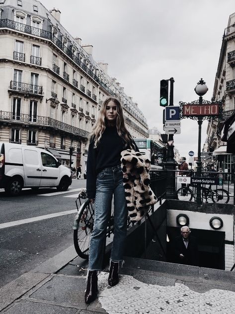 Style Parisienne, Mode Tips, Millennials Fashion, Street Style Fall Outfits, Street Style Parisian, Paris Mode, Looks Street Style, Women Sweater, Mode Inspo