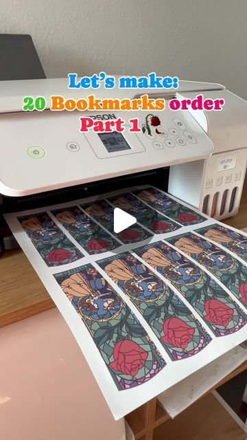 Lor De La Rosa on Instagram: "Part 1/2 of how 20 bookmarks are made at once 🥴🤣 “Stay tuned” for part 2 where I will show something I haven’t shown so far :) 

Hope you enjoy😮‍💨🌸❤️

#sublimation #bookmark #readersofinstagram #beourguest #beautyandthebeast #sublimacion #stainedglass #asmr #asmrdiy #diy #tutorial" Sublimation Project Ideas, Diy Laminated Bookmarks, Sublimation Bookmark Ideas, Laminated Bookmarks Diy, Sublimation Projects Ideas, Marque Page Diy, How To Make A Bookmark, Bookmarks With Cricut, Sublimation Tutorial