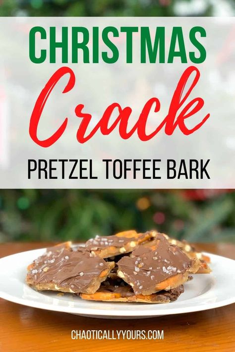 Christmas Toffee Bark, Pretzel Toffee Bark, Pretzel Bark Recipes, Crochet Christmas Baubles, Christmas Toffee, Crochet Ear Warmers, Free Patterns For Crochet, Christmas Pretzels, Toffee Bark