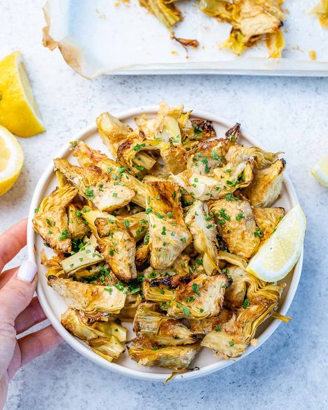 Baked Artichoke Hearts, Baked Artichokes, Clean Appetizers, Lemon Artichoke Chicken, Baked Artichoke, Grilled Artichoke, Artichoke Chicken, Dish Warmer, Artichoke Recipes