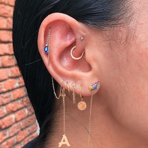 EAR CURATION on Instagram: “Upper helix, forward helix, daith and five lobe piercings ❤️ Daith and forward helix pierced by @kanpatha // image via @kanpatha ✨” Ear Curation, Lobe Piercings, Forward Helix Piercing, Forward Helix, Hammered Ring, Lobe Piercing, Daith Piercing, Hammered Rings, Helix Piercing