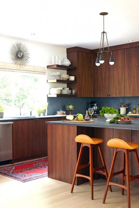 Home Tour: The Nashville Home of Kings of Leon’s Nathan Followill via @domainehome Mid Century Modern Kitchen Design, Modern Mid Century Kitchen, Mid Century Kitchen Remodel, Minimalist Dekor, Walnut Kitchen, Herringbone Backsplash, Kitchen Colour Schemes, Mid Century Modern Kitchen, Kings Of Leon