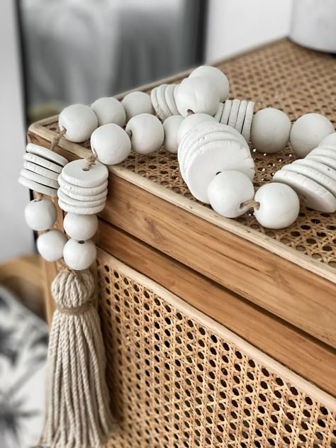 Clay Bead Garland, Beaded Tassels Diy, Rope Tassel, Wooden Bead Garland, White Rope, Diy Tassel, Clay Wall, Clay Bead, Boho Diy