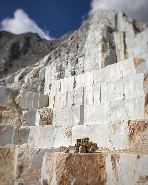 Marble Büro on Instagram: “• S K Y S C R A P E R • . . . . . #marbleburo #naturalstone #quarry #skyscraper #marble #interiordesign #whitemarble #carrara #slab #block…” Marble Quarry, Stone Quarry, Vevey, Blank Space, Instagram S, Art Photos, Rocks And Gems, Stone Work, S K