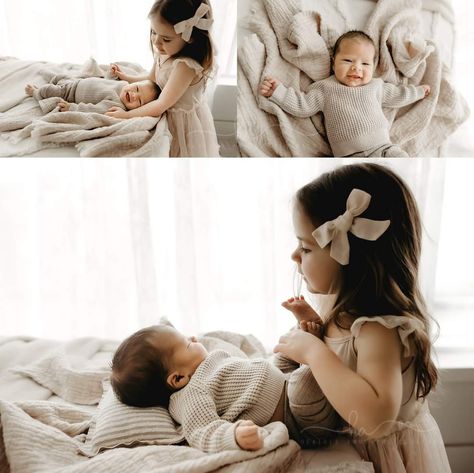 Big Sister And Newborn Photos, Newborn And Sibling Photo Ideas, Christmas Portraits Family, Newborn Ootd, Minimalist Newborn, Newborn Family Pictures, Newborn Sibling, Diy Newborn Photography, Mommy And Me Photo Shoot