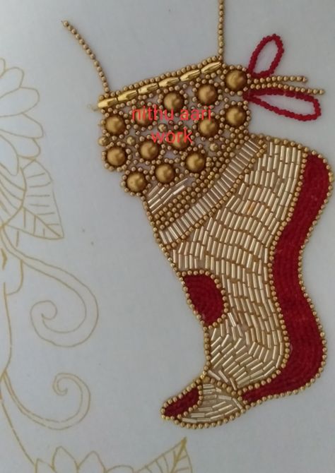 Front Chain Blouse Design, Aari Work Patch Design, Mirror Blouse Design, Flower Jewellery For Mehndi, Sewing Hobby, Kundan Rangoli, Peacock Embroidery Designs, Aari Design, Gold Work Embroidery