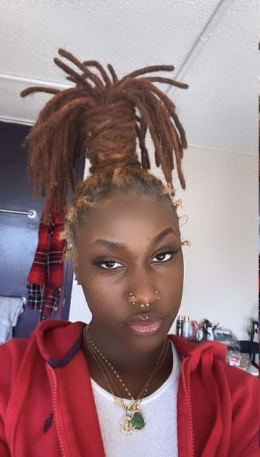 Top Knot Bun With Locs, Latest Dreadlocks Styles, Pineapple Hairstyle, Short Hair Twist Styles, Instagram Hairstyles, Dreads Girl, Dreadlock Style, Beautiful Dreadlocks, Short Locs Hairstyles