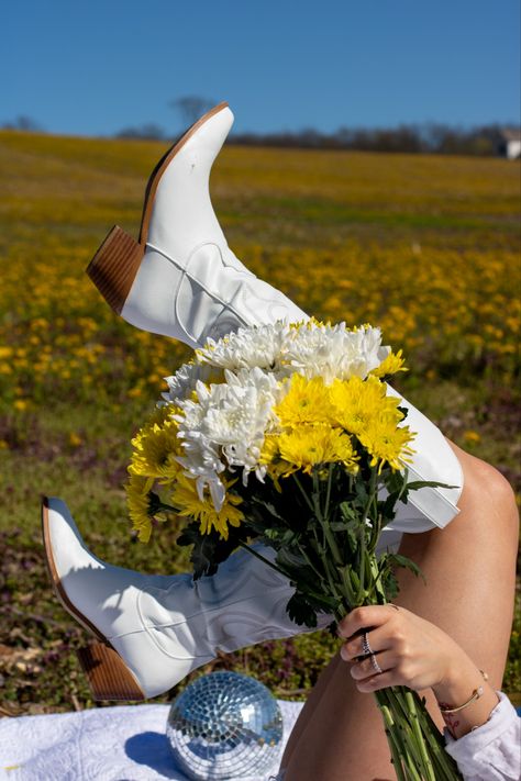 Cowgirl Boot Photoshoot, Boots Photoshoot, Dress And Cowgirl Boots, Floral Shoot, Shoes Pic, Girl Holding Flowers, Sunflower Boots, Sunflower Photoshoot, Cowgirl Disco