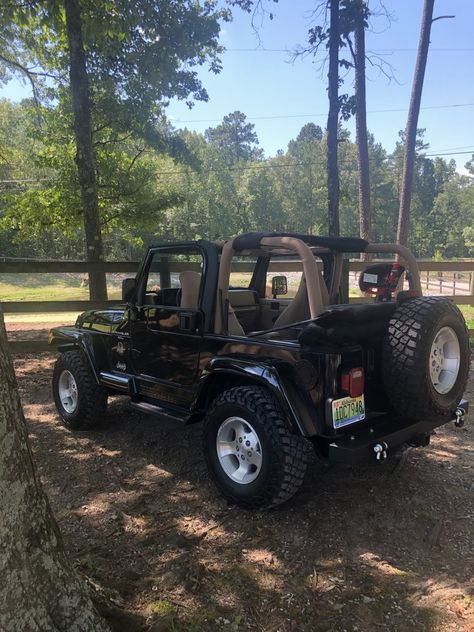 Jeep Convertible, Old Jeep Wrangler, Jeep Wrangler Truck, Two Door Jeep Wrangler, Lifted Jeeps, Jeep Baby, Jeep Dogs, Explore Aesthetic, Green Jeep