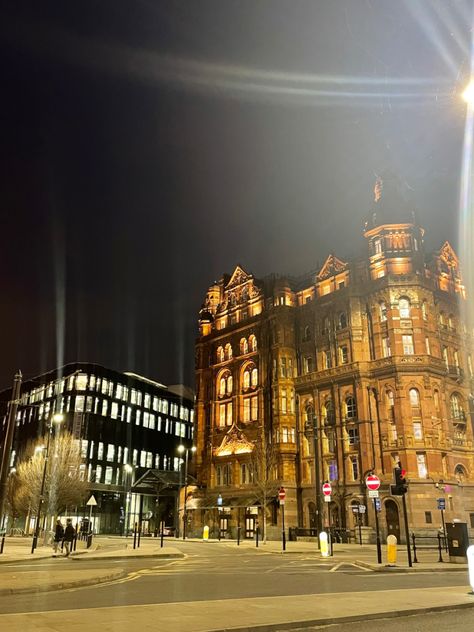 Manchester Student Life, Aesthetic Manchester, Manchester City Aesthetic, Manchester University, Manchester Photography, Manchester Aesthetic, Manchester Travel, Ireland Destinations, City Lifestyle