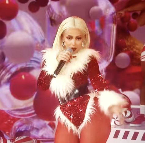 Doja Cat Christmas Outfit, Doja Cat Angel Outfit, Doja Cat 2020 Era, Celebrity Christmas Pfp, Doja Cat Christmas, Merry Pinkmas, Playlist Pics, Outfit Wallpaper, Cat Pfps