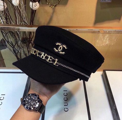 Chanel Hat, Cold Fashion, Luxury Hats, Chanel Outfit, Women Hats Fashion, Stylish Caps, Chanel Collection, Fashion Cap, Fashionista Clothes