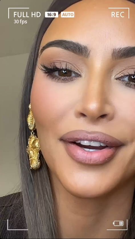 Kim Kardashian Lip Combo, Kim Kardashian Eye Makeup, Kim K Nails, Kardashian Makeup Looks, Kim K Makeup Looks, Kim Kardashian Makeup Looks, Kim K Makeup, Glam Bride Makeup, Kardashian Makeup