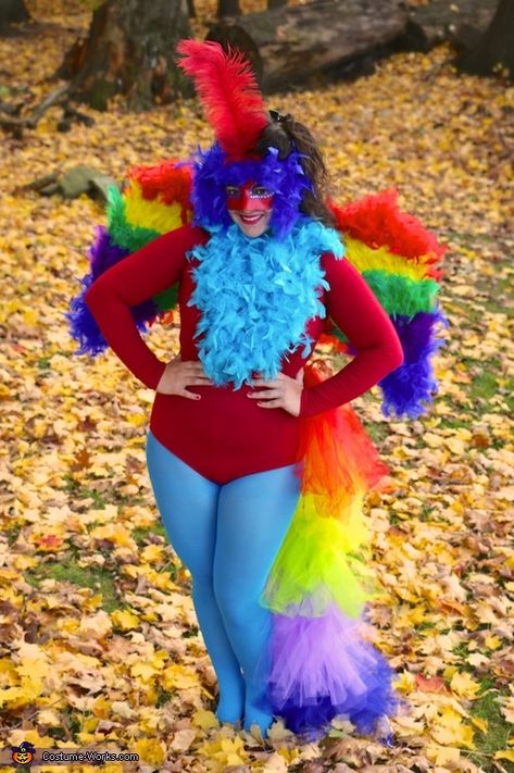 Parrot Costume Diy, Parrot Costume, Halloween Costumes 2014, Surprise Boyfriend, Diy Costumes Women, Homemade Costume, Costume Works, Animal Costumes, Halloween Costume Contest