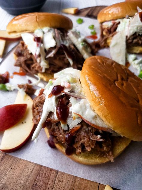 Apple Cider Crockpot, Cider Crockpot, Apple Cider Pulled Pork, Braised Pulled Pork, Crockpot Pulled Pork Bbq, Fall Slow Cooker Recipes, Recipe For Pork, Pulled Pork Sandwiches, Apple Pork