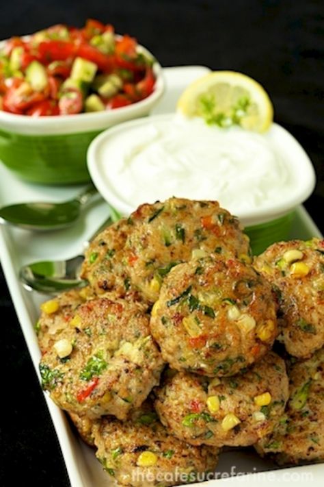 Chicken, Zucchini and Fresh Corn Burgers - move over burgers, these are fabulous and so much healthier! Neha Recipes, Yummy Burgers, Corn Burger, Zucchini Burger, Veggie Chips, Chicken Zucchini, Ground Chicken, Fresh Corn, Weaning